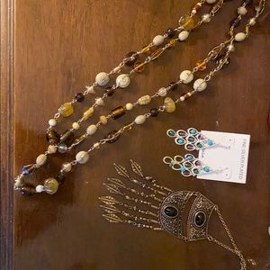 Lot of jewelry 2 necklace 1 earring